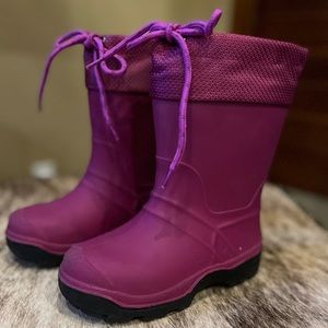 Fuscia Snow Boots for kids. Size 11. Great condition